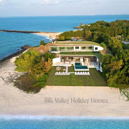 Silk Valley - Grand 6-Bedroom Beach Front Villa 아부다비 외부 사진